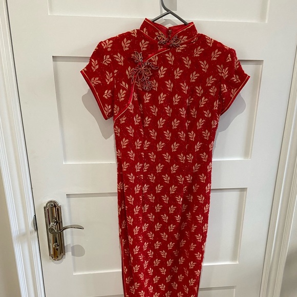 Dress - Picture 1 of 4